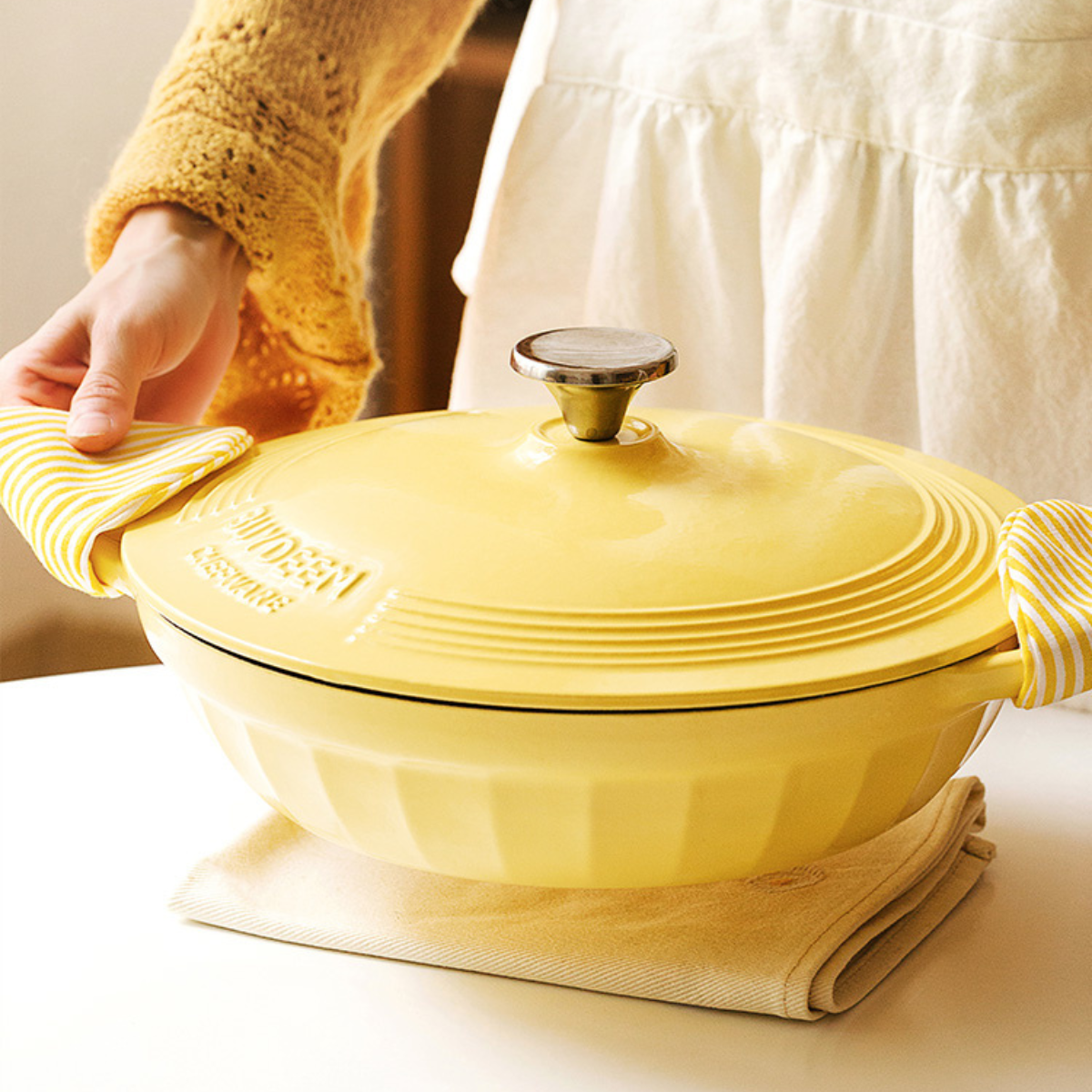 BUYDEEM CP581 Enameled Cast Iron Dutch Oven